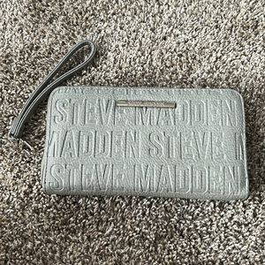 Steve Madden Wallet Wrislet